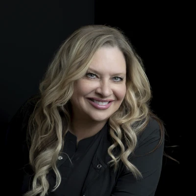 A headshot of Dee, a staff member at Johnna Shockley, DMD clinic.